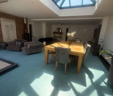 A fully-furnished and stylish home in a much sought after town cent... - Photo 3