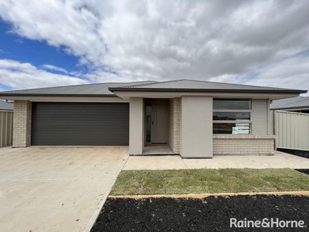 76 Keane Avenue, Munno Para West, SA 5115 - Photo 3