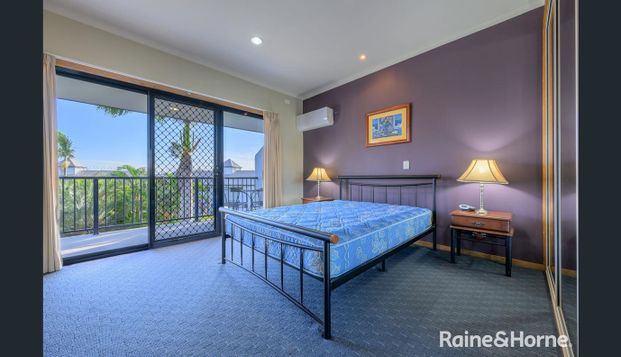 CITY CENTRE EXECUTIVE APARTMENTS WITH WATER VIEWS! - Photo 1