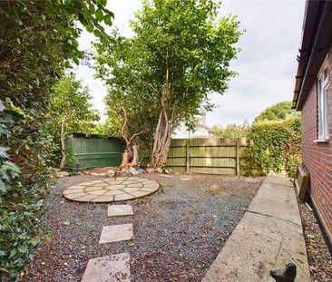 Effingham Lane, Copthorne, West Sussex, RH10 - Photo 3