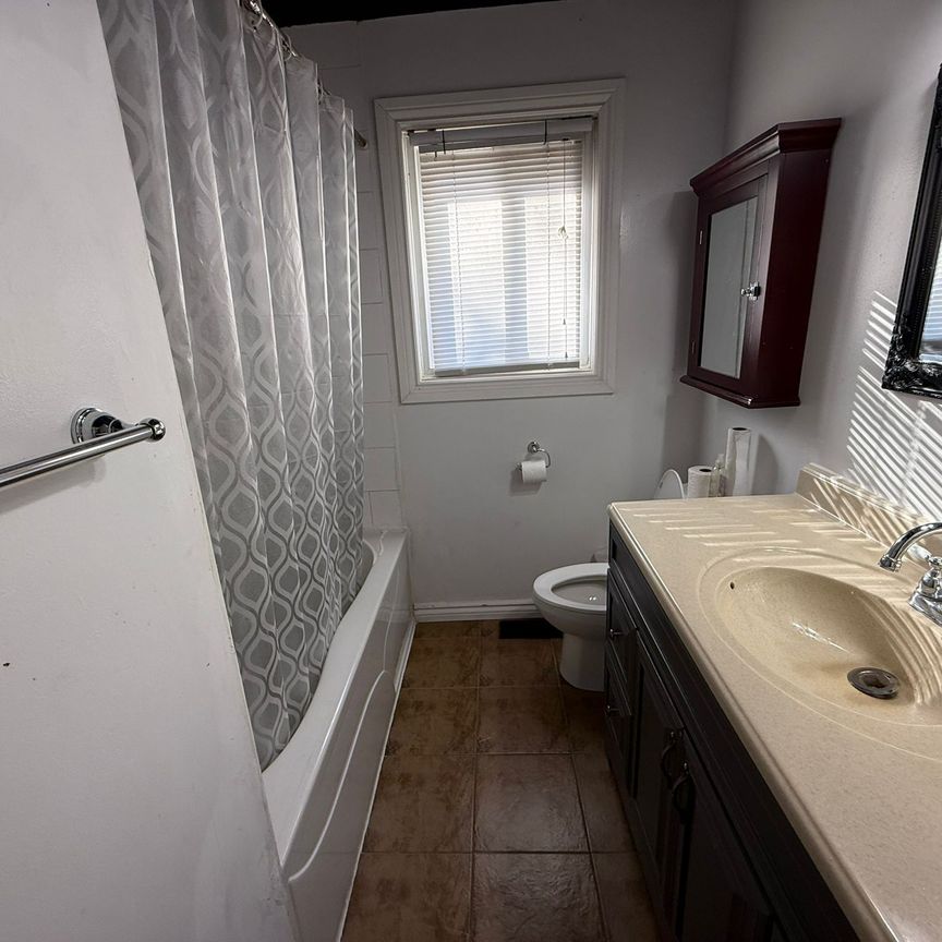 For Lease - 1380 Sarcee Street, Oshawa, Ontario - Photo 1