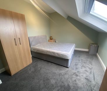 Victoria Road (room 4), Morley, Leeds - Photo 1