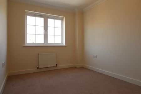 4 bedroom end of terrace house to rent - Photo 4