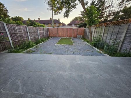 1 bedroom bedsit to rent - Photo 4