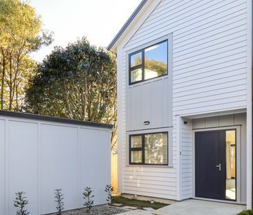 STYLISH FAMILY HOME READY TO MOVE IN! - Photo 3