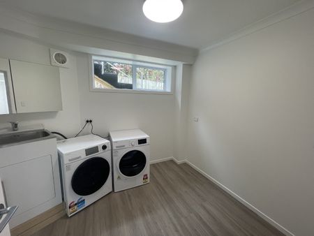 Female Boarding House - Room & Shared Spaces - Springfield - Photo 3