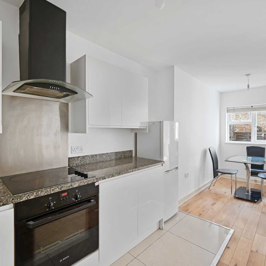 Price £405 pw - Available 01/01/2026 - Furnished - Photo 1