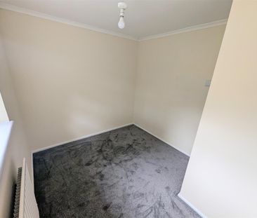 End of terrace house - - Photo 1