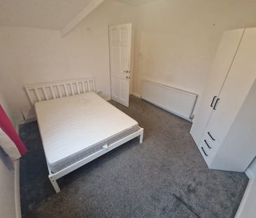 Room in a Shared House, Bracton Drive, NG3 - Photo 1