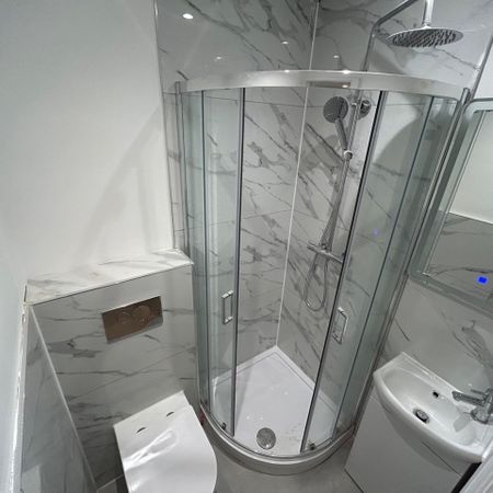 Room in a Shared Flat, Stoke Newington High Street, N16 - Photo 4