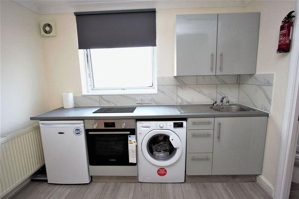 Studio to rent - Photo 1
