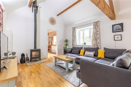 3 bedroom semi-detached bungalow to rent - Photo 2