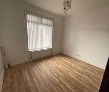 Price £1,500 pcm - Available Now - Part Furnished - Photo 5