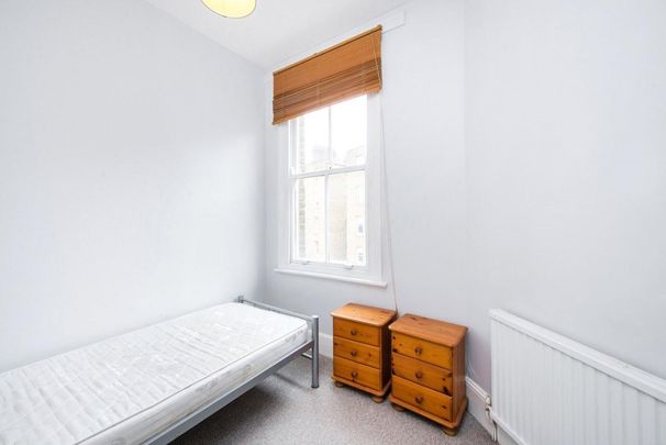 2 bedroom flat in Widley Road - Photo 1