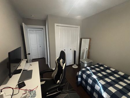 For Lease - 1427 Monarch Drive, Kingston, Ontario - Photo 4