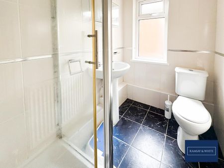 2 bedroom flat to rent - Photo 5