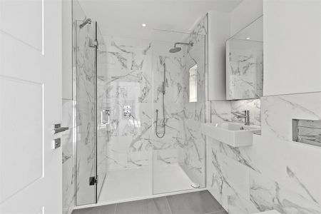 Pinewood Gardens, Teddington, TW11 - Photo 4