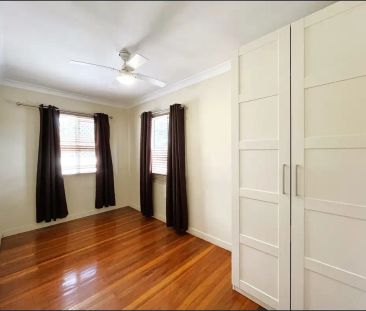 “Dual Living Family Home!” - Photo 6