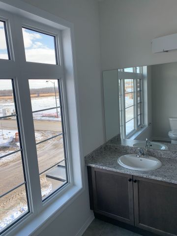 For Lease - 32 Oaktree Drive, Haldimand, Ontario - Photo 4