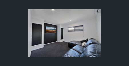 Executive Home in Exclusive Estate - Photo 3