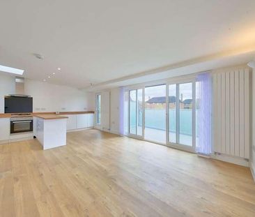 Chatham Road, London, SW11 - Photo 1