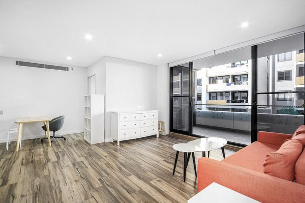 Fully Furnished Three-Bedroom Apartment - Photo 1