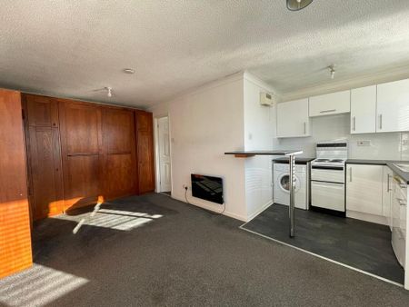 Studio to rent - Photo 2