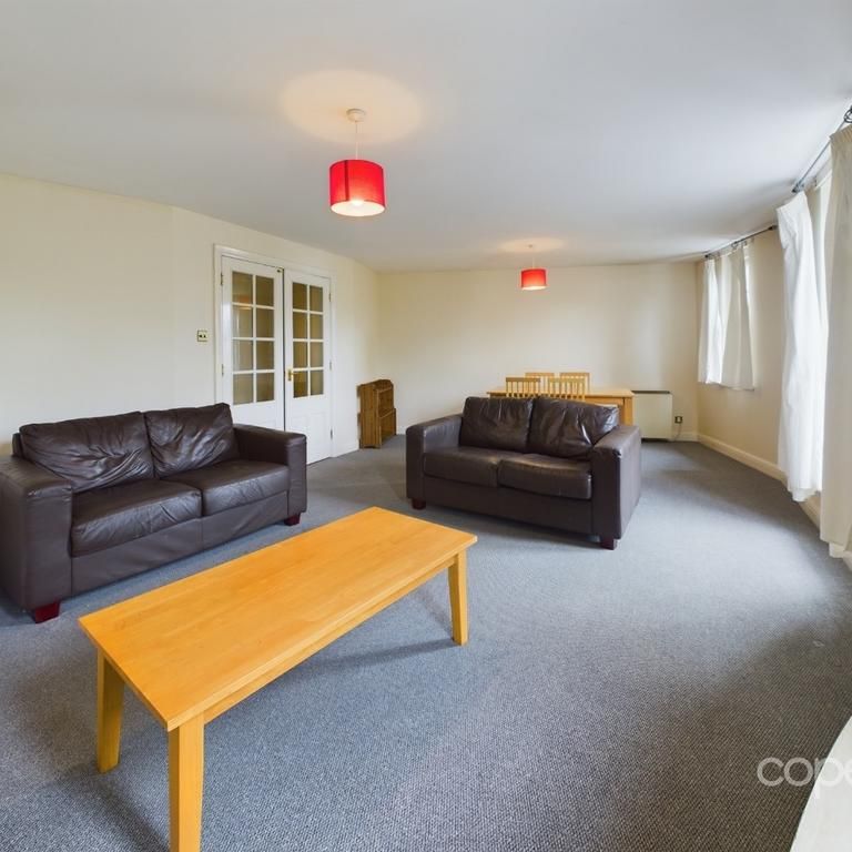 3 bedroom flat to rent - Photo 1