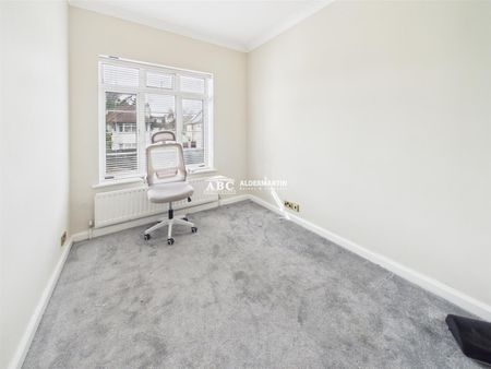 Edgwarebury Lane, HA8 8LP - Photo 5