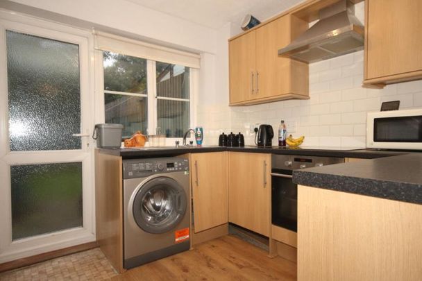 Jersey Close, Chertsey - 1 bedroomProperty for lettings - Seymours - Photo 1