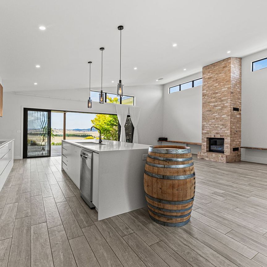 STUNNING HOME WITH BREATHTAKING VIEWS! - Photo 1