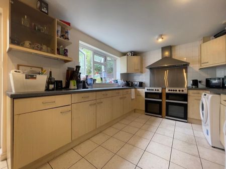 1 bedroom in a house share to rent - Photo 4