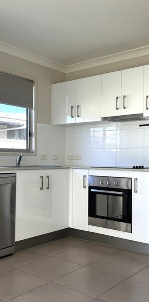 3 bedroom home in popular Estate - Photo 1