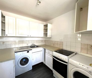 Emerald Close, London - Photo 1