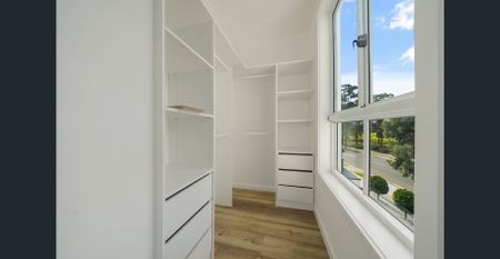 Near new luxurious home in prime location in the beautiful suburb of Macarthur Heights! - Photo 5