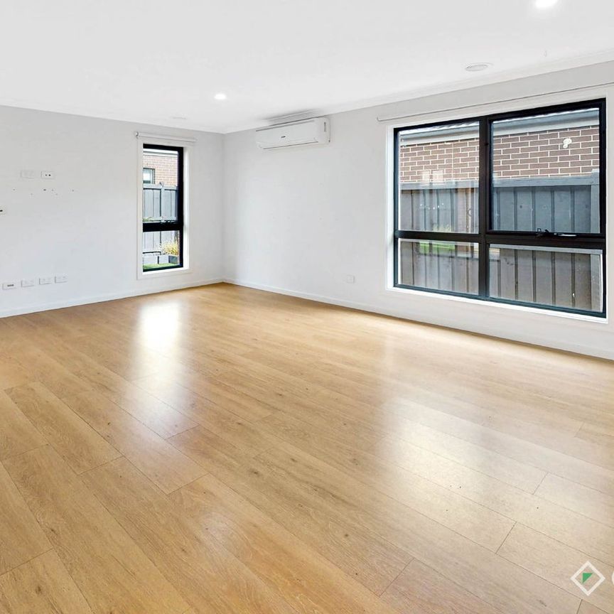 13 Forton Crescent, Cranbourne West, Vic 3977 - Photo 1