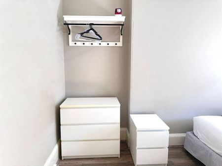 Room for Rent in the Heart of Oxford Street - Photo 5