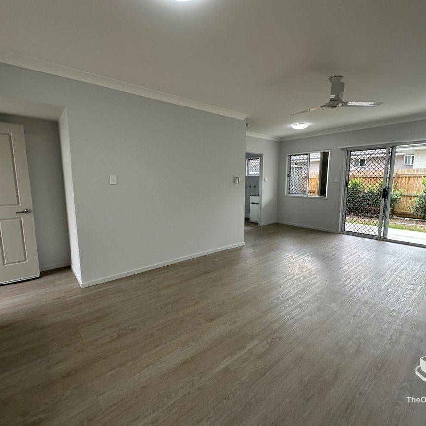 Spacious Modern Townhouse in Nigella Views, Dakabin - Photo 1