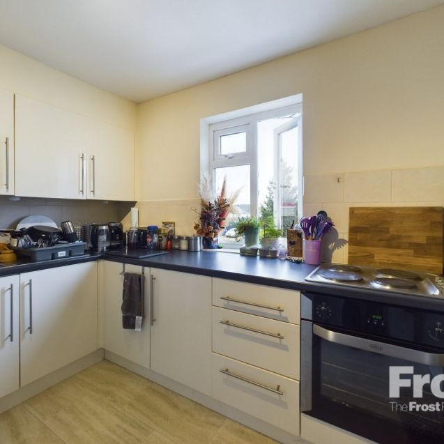 Bath Road, Cippenham, Slough,SL1 - Photo 1