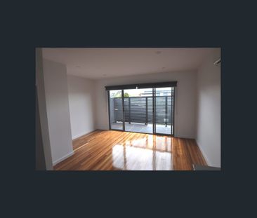Modern 2-Bedroom Apartment in a Prime Pascoe Vale Location - Photo 1