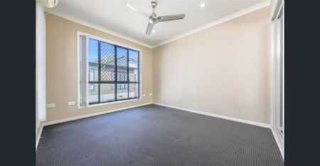 Modern Townhouse in Quiet Complex with Pool Access - Photo 5