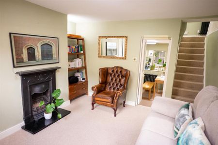 3 bedroom semi-detached house to rent - Photo 2