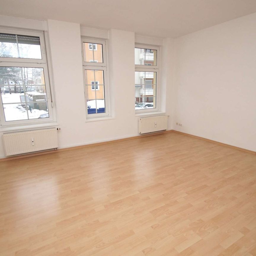 großzügige 1-Zi-Wohnung mit separater Küche, Badewanne, Laminat - Photo 1