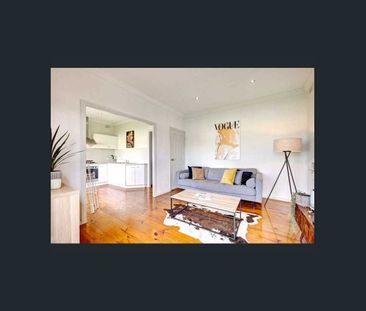 🏡 Charming on Ormond – Space, Style & Sunshine! 🌞 - Photo 2