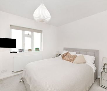 2 Bed Maisonette, East Lodge, N3 - Photo 1