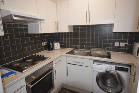 3 Bedroom Flat To Rent in Lansdowne - £1,875 pcm Tenancy Info - Photo 3