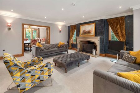 Bespoke built 5 bedroom 6,446 Sq Ft residence in grounds of over an acre on the fringe of the village and countryside - Photo 5