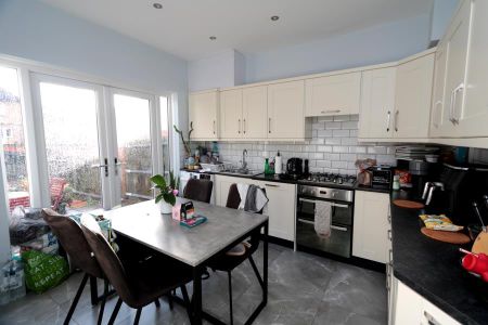 3 bedroom terraced house to rent - Photo 5