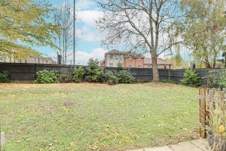 Cedar Court, St Albans, AL4 0DL - Photo 3