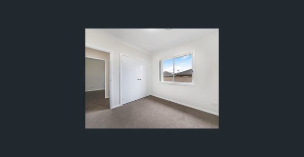 Beautiful and Contemporary Family Home - Photo 1